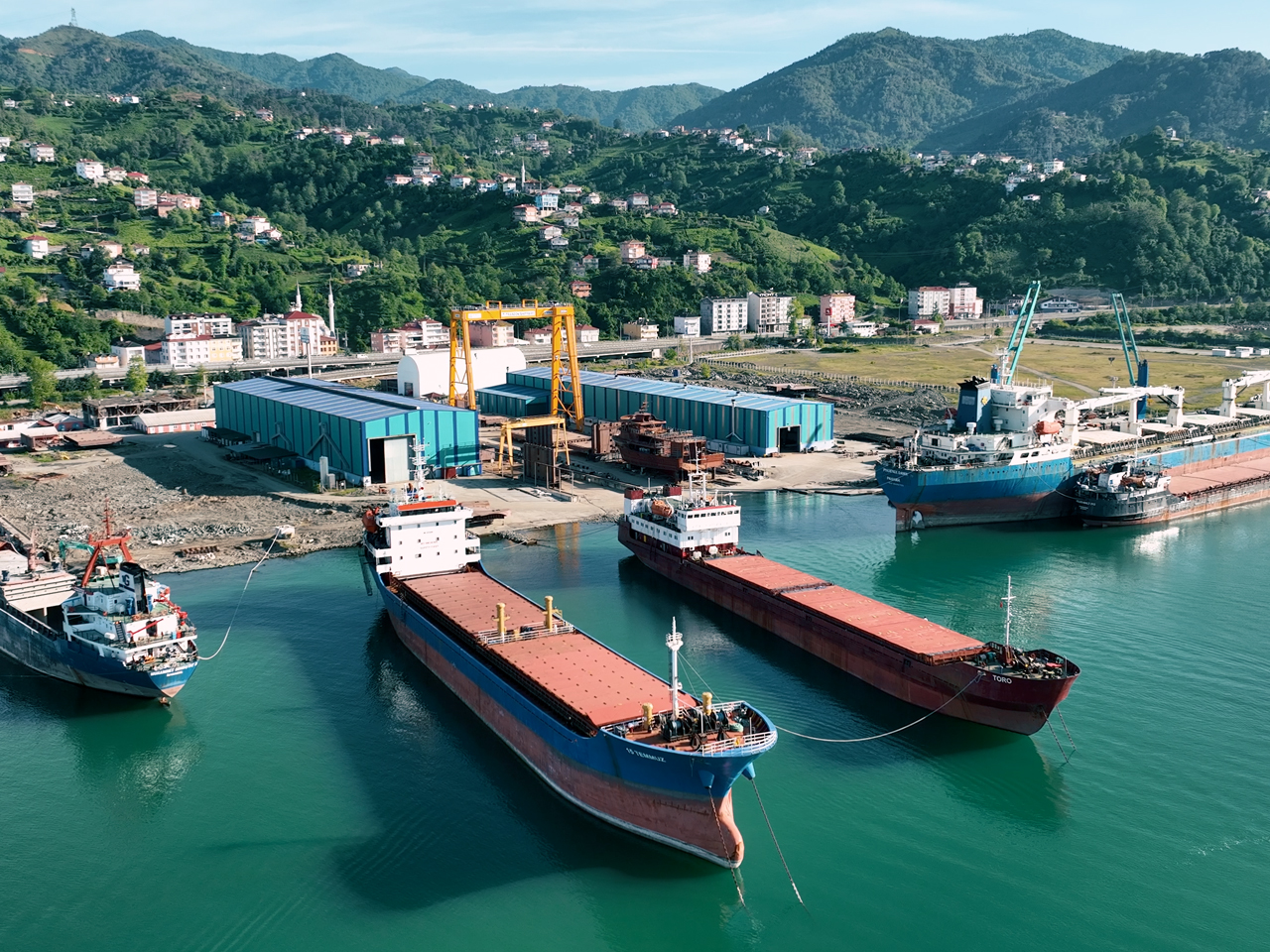 Ships alongside Trabzon Shipyard