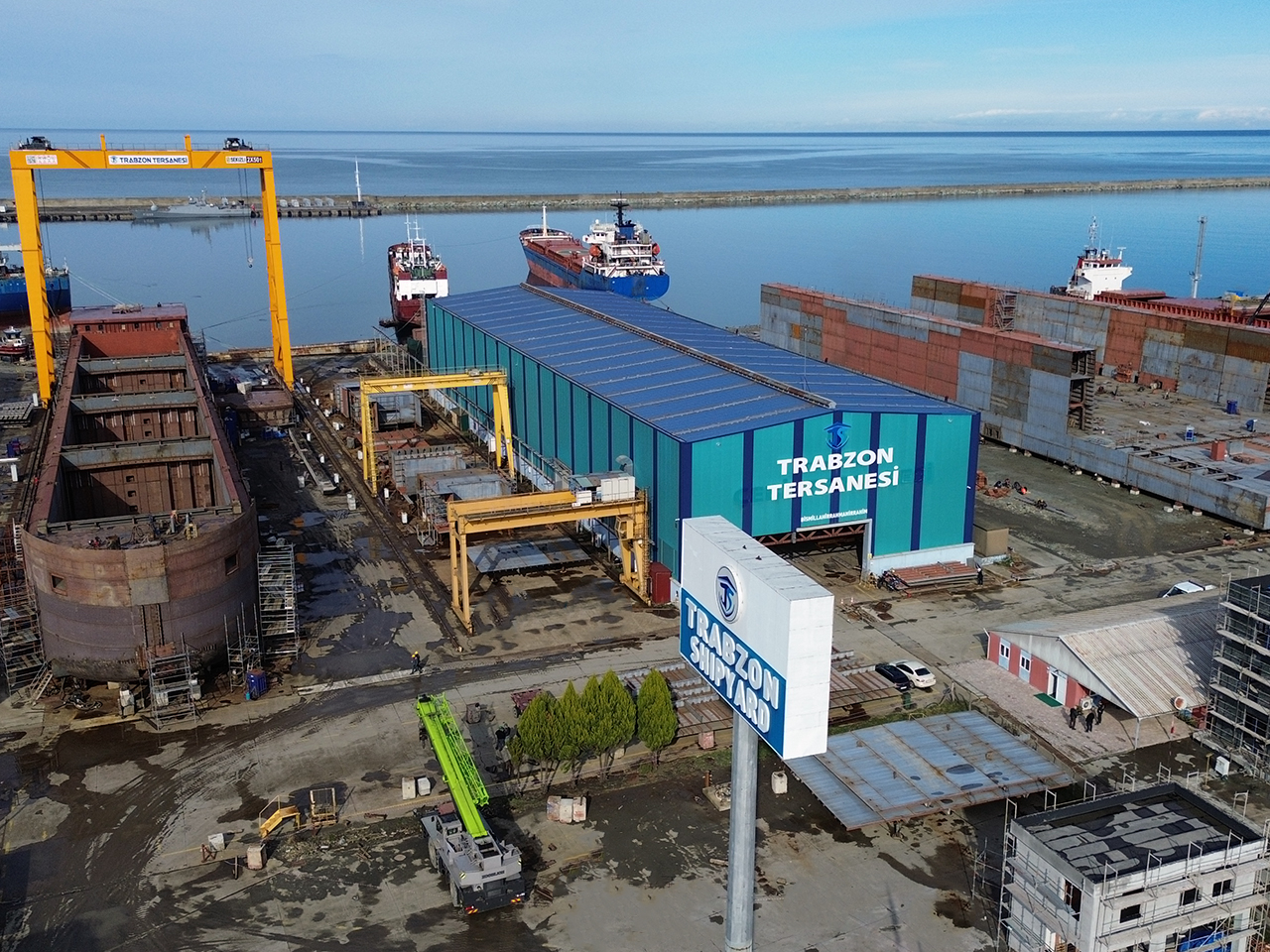 Trabzon Tersanesi workshops and gantry crane